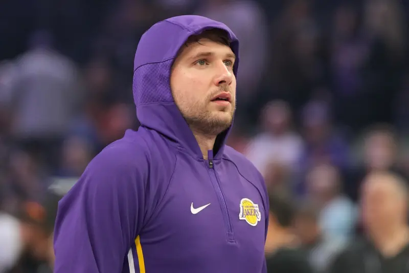 NBA／湖人雪上加霜！东契奇因腹股沟酸痛缺阵 詹姆斯独扛紫金军团